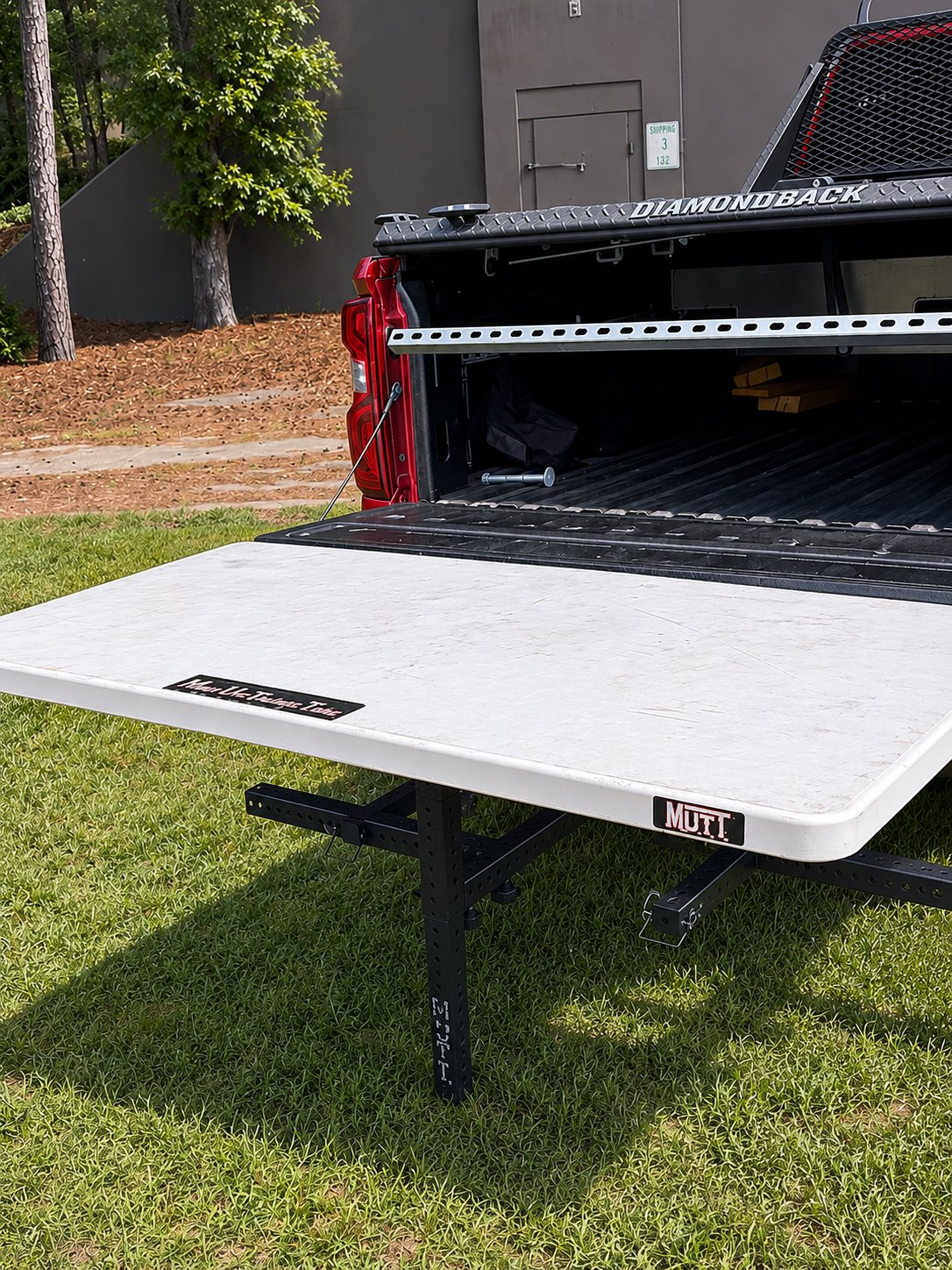 MUTT flush to tailgate detail shot